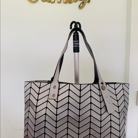 Geometric shoulder bag - Picture 2 of 8